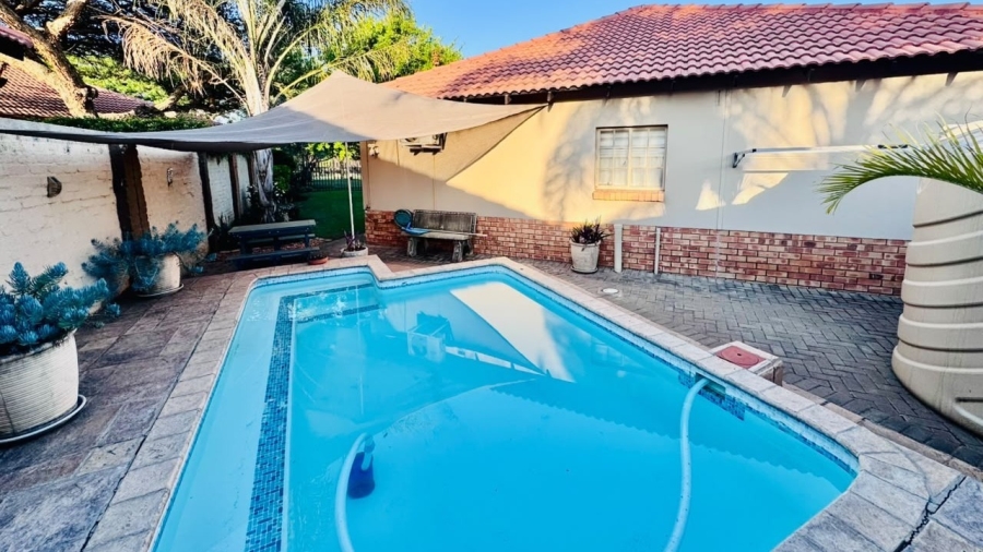 3 Bedroom Property for Sale in Waterkloof East North West